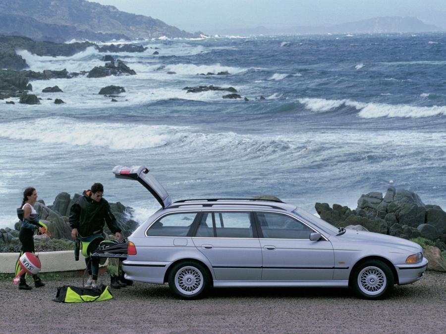  BMW 528i Touring 1997 года  (фото 4 из 16)